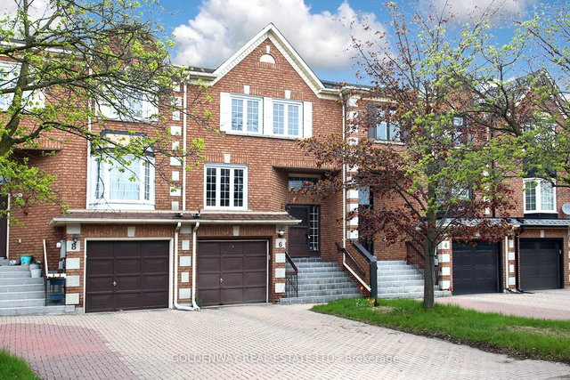 6 Royal Manor Crescent
