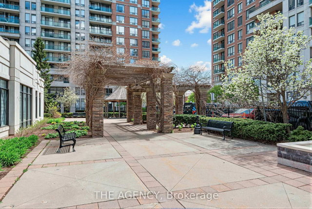 409 - 330 Red Maple Road