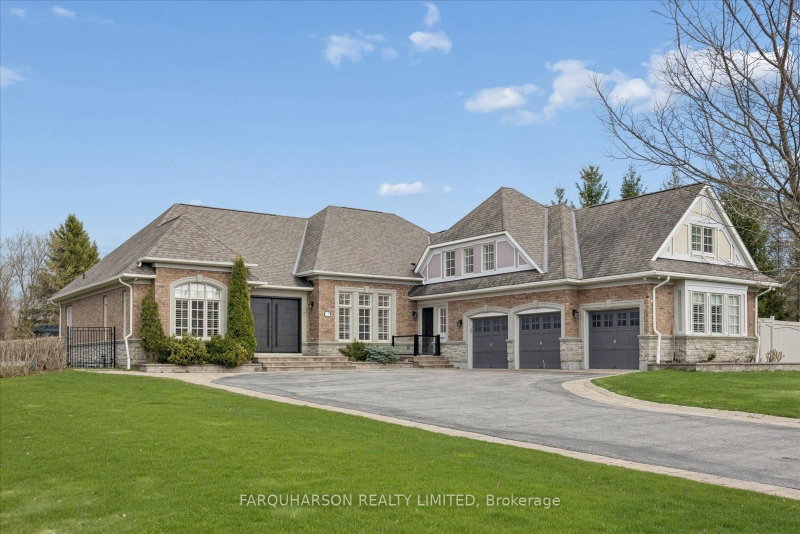 21 Country Club Crescent