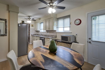 195 Avenue Road • Richmond Hill, ON photo 9