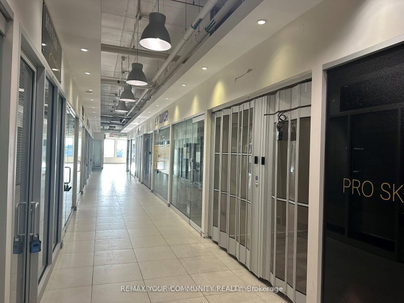 7181 Yonge St photo 3