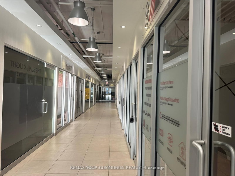 7181 Yonge St photo 5