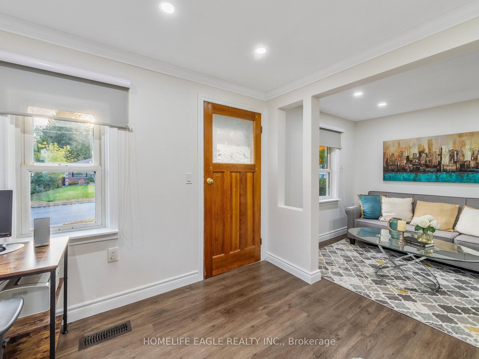 75 Denne Boulevard • Newmarket, ON photo 3