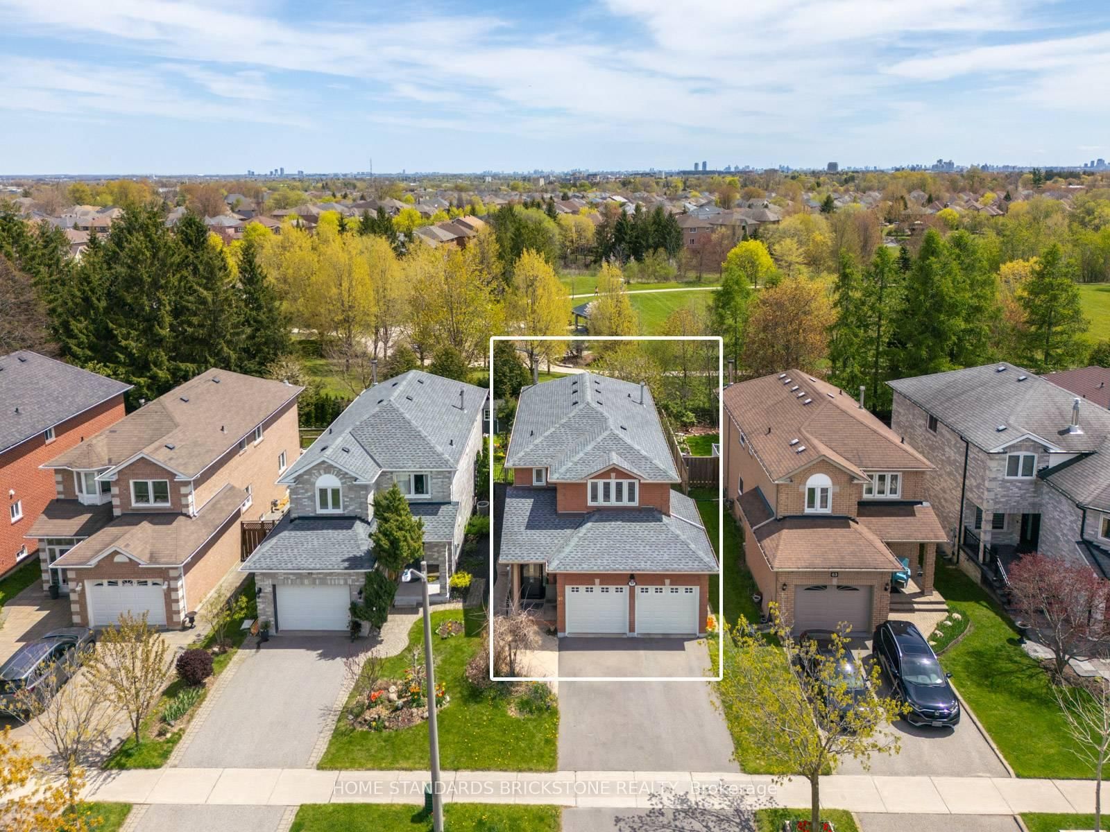 65 Springer Drive S • Richmond Hill, ON photo 2