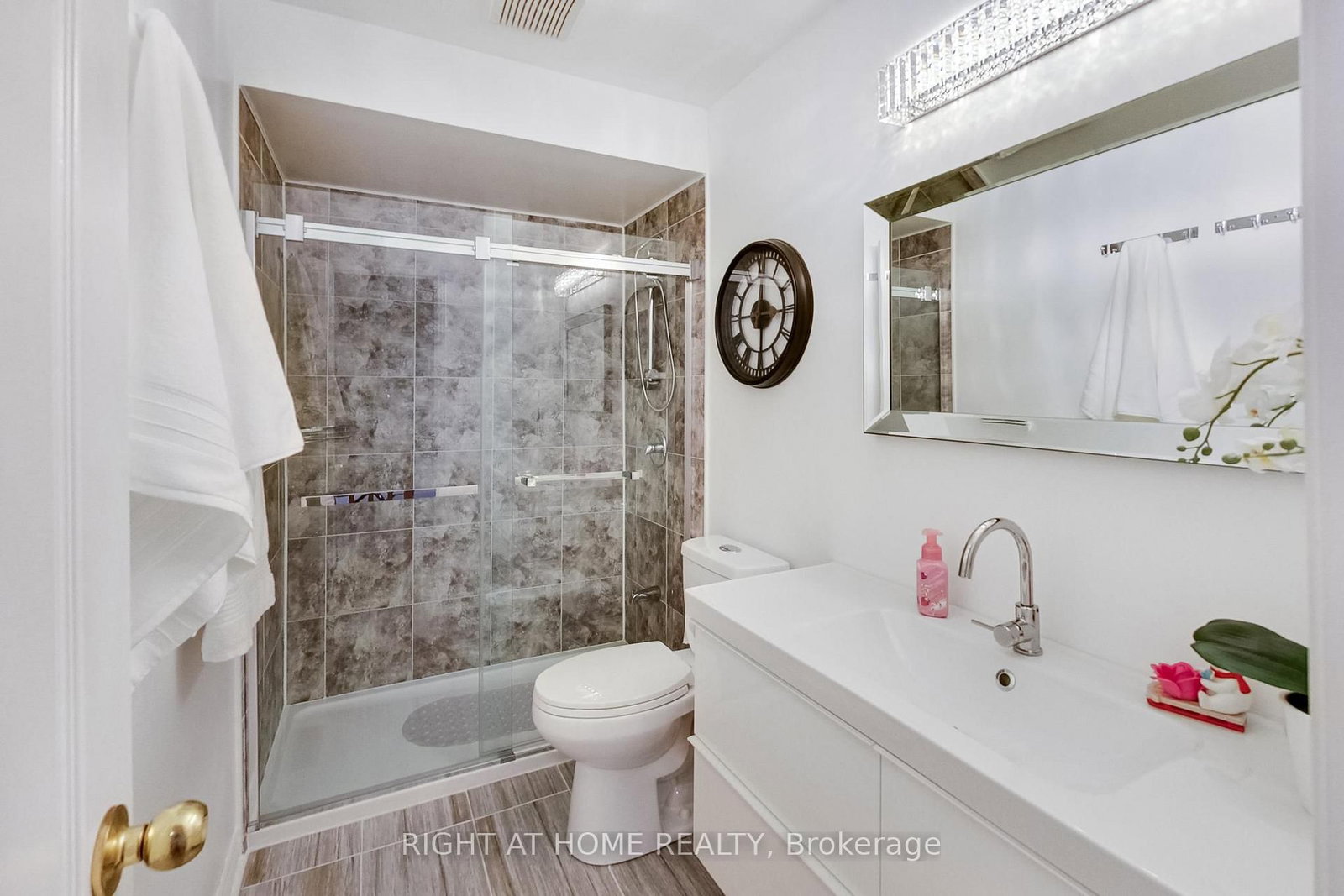 28 Foxtail Ridge • Newmarket, ON photo 14