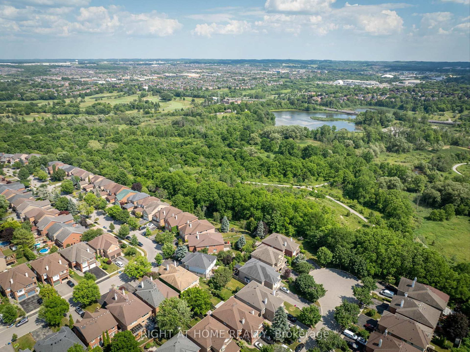 28 Foxtail Ridge • Newmarket, ON photo 26