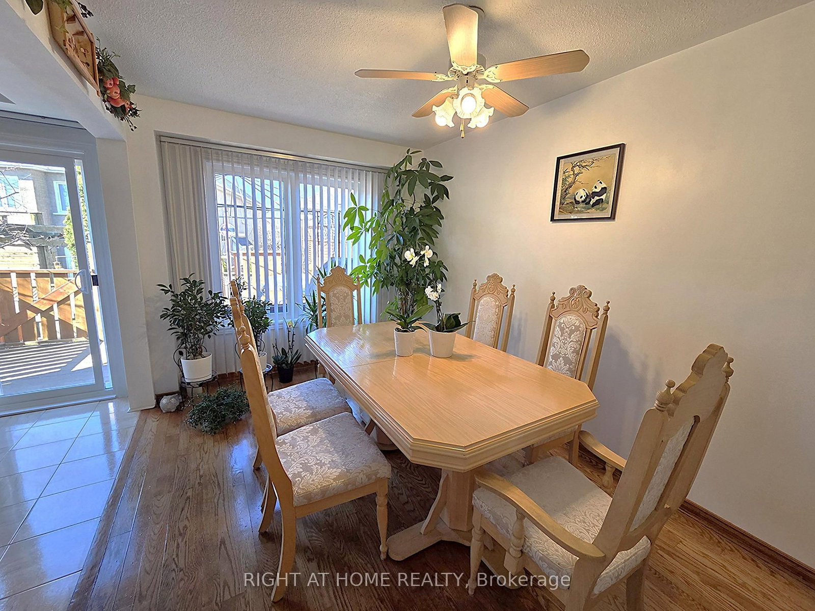 28 Foxtail Ridge • Newmarket, ON photo 5