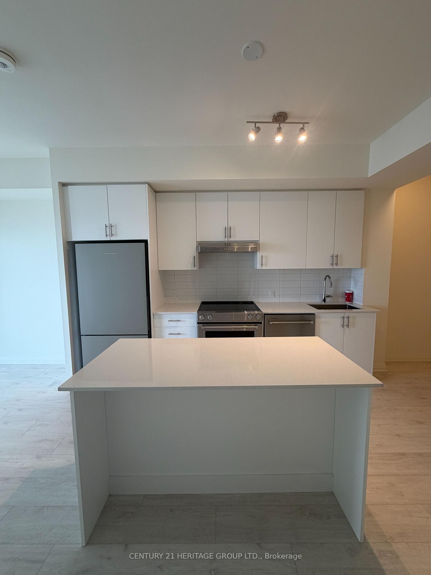 8960 Jane Street, Unit 1201 - Photo 8
