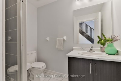 10373 Woodbine Avenue — more photos