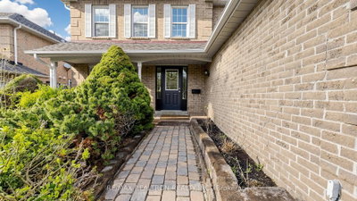 48 Beatty Crescent — photo 2