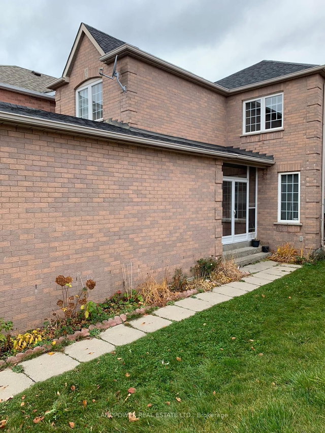 147 Cairncross Crescent S