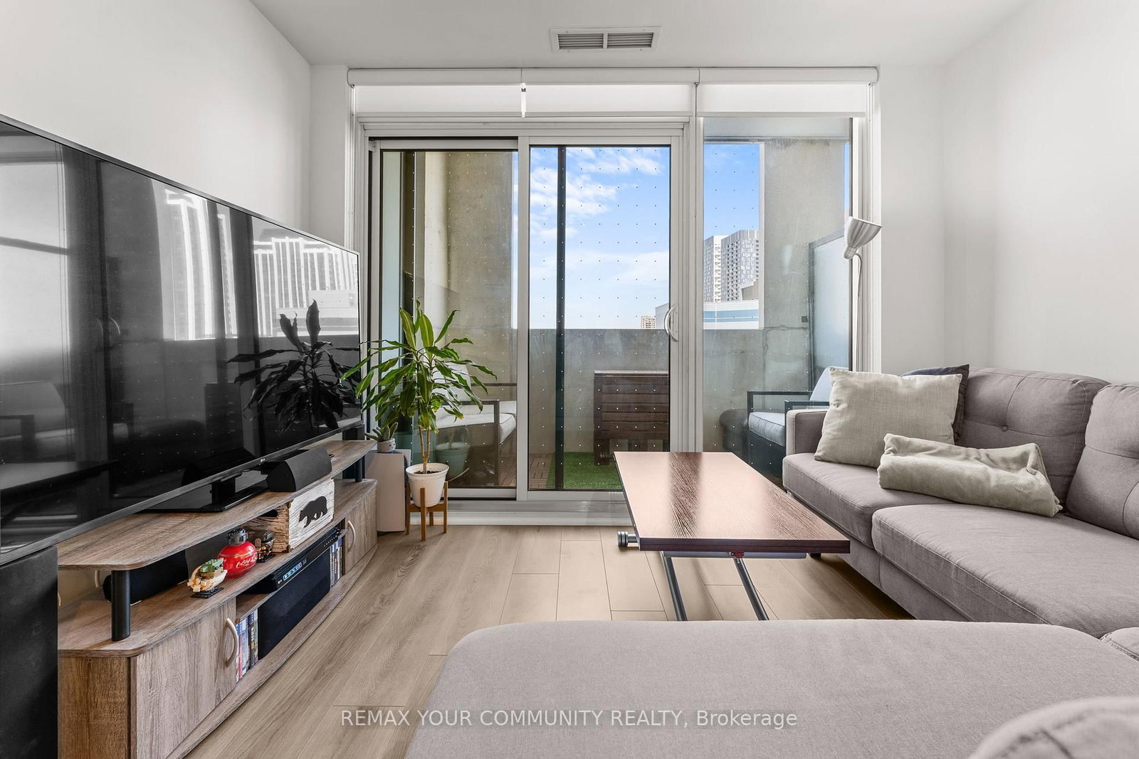 9000 Jane Street, Unit 429 - Photo 10
