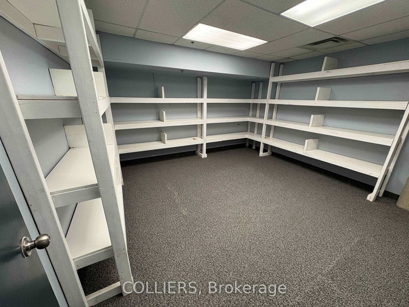 7181 Woodbine Ave photo 4