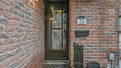4-bed Townhouse, Condo · 12 Woodglen Way