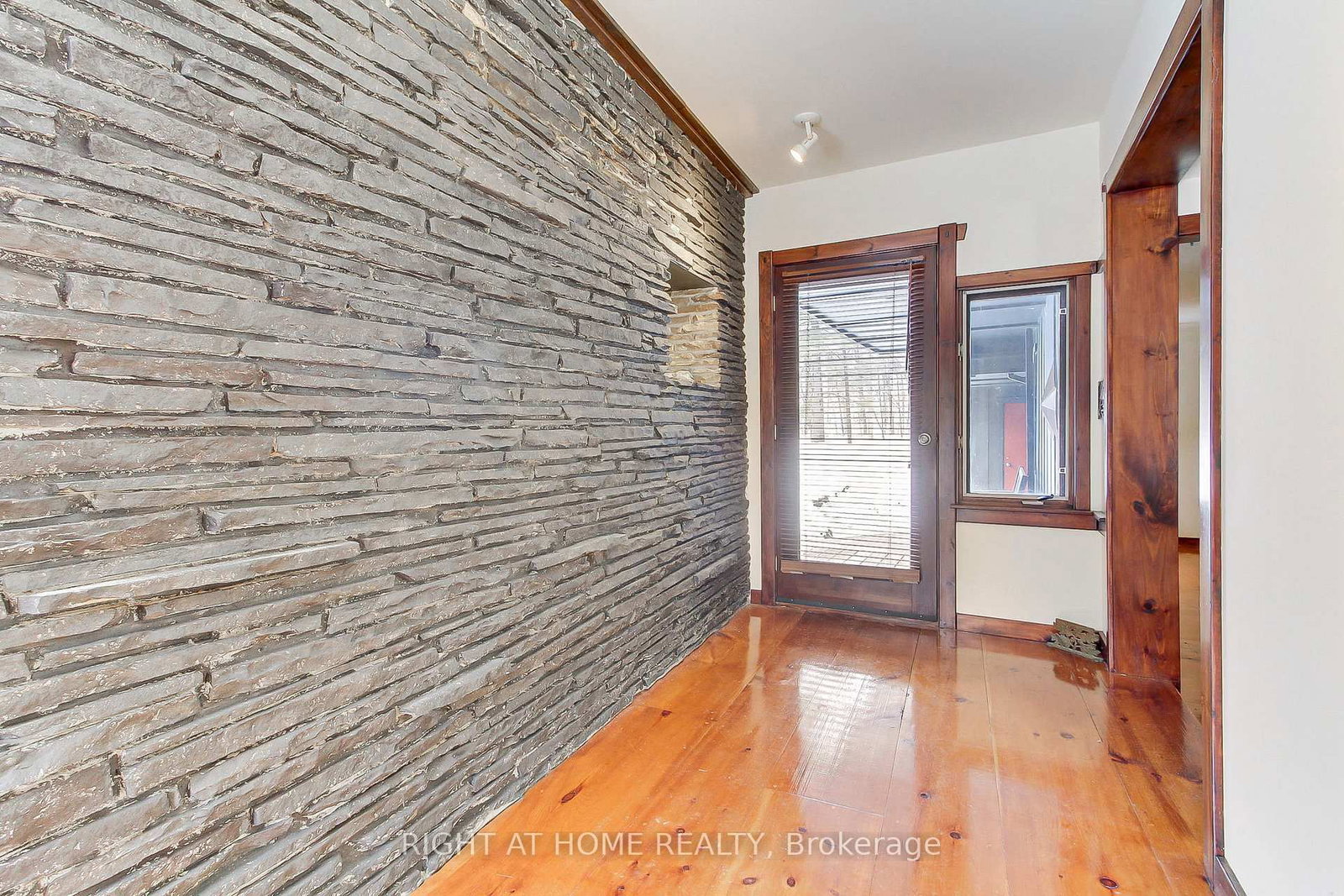 115 Valley Road • Vaughan, ON photo 4
