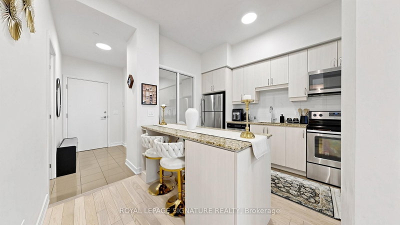 802 - 9201 Yonge Street