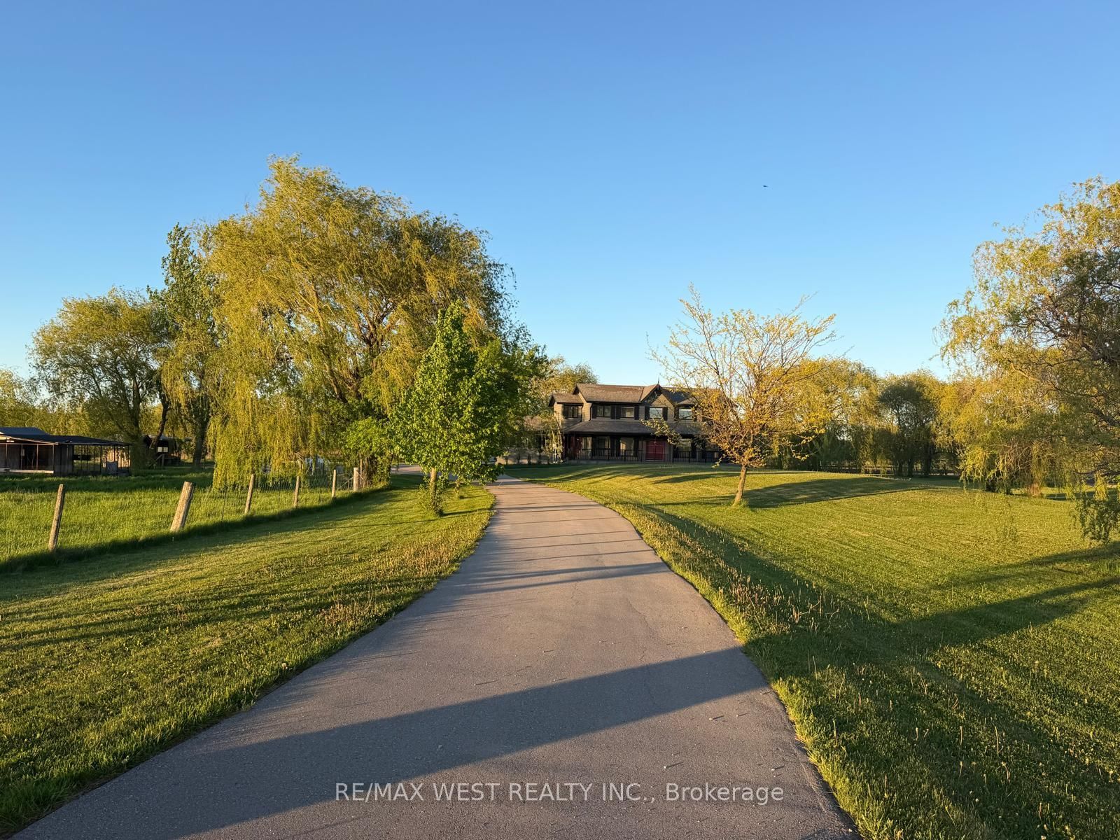 3561 15th Side Road