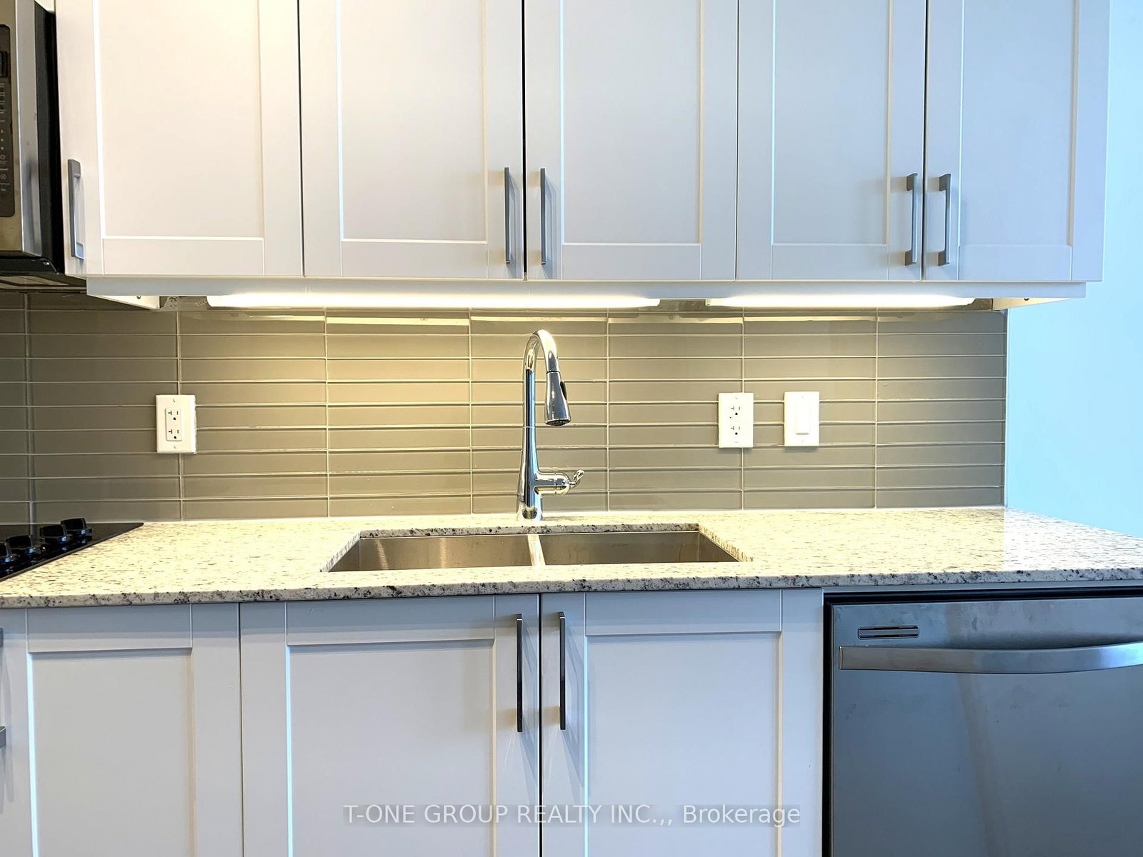 9600 Yonge Street, Unit 912 - Photo 16