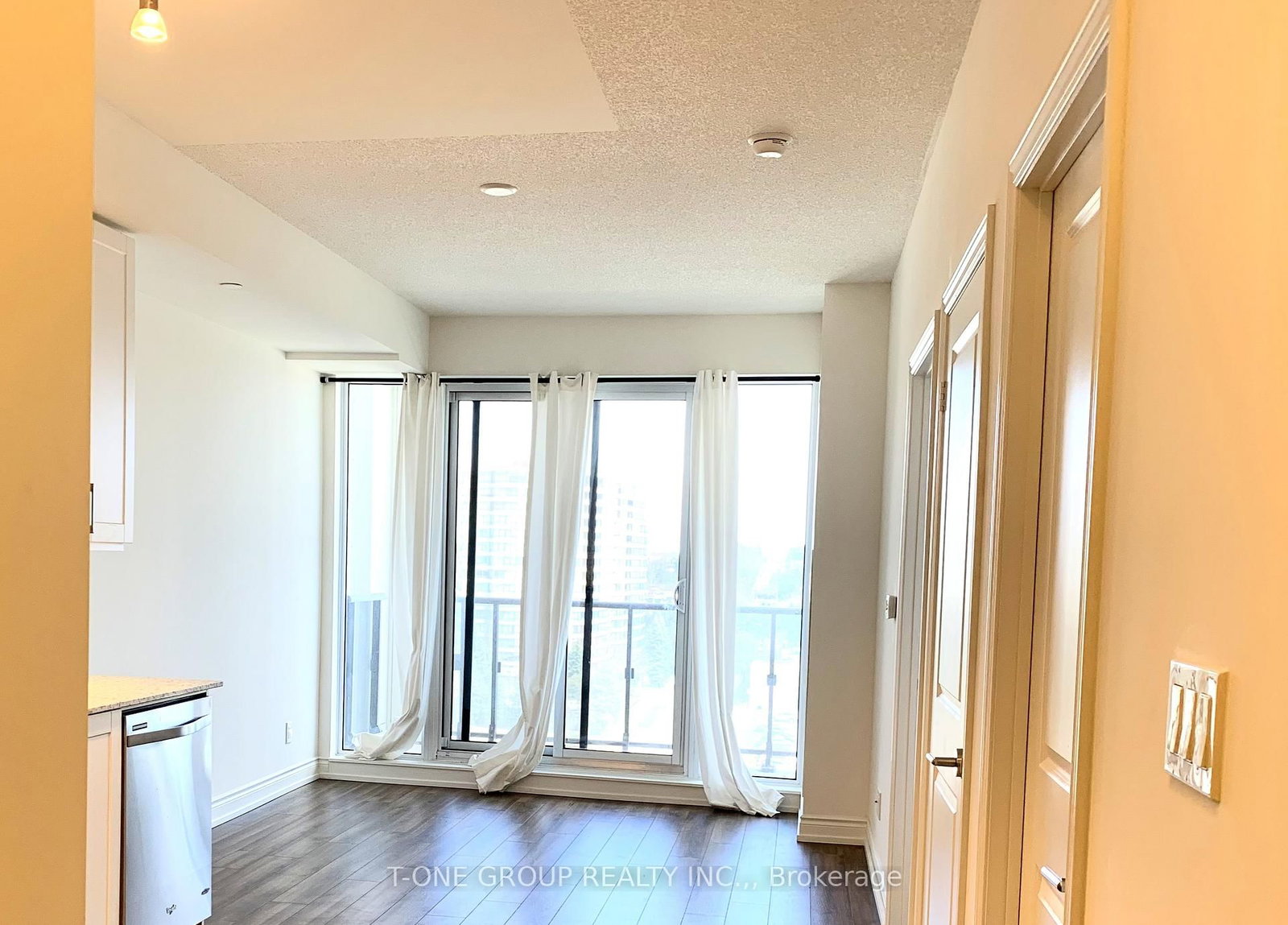 9600 Yonge Street, Unit 912 - Photo 9