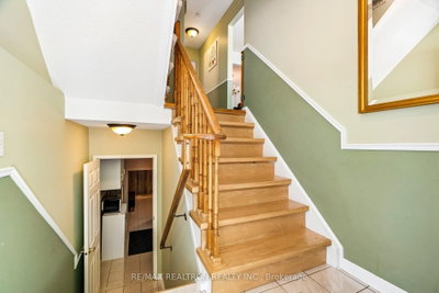 102 Swinton Crescent — photo 6