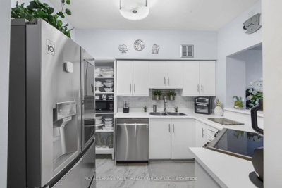 Unit 805 — 326 Major Mackenzie Drive E — photo 5