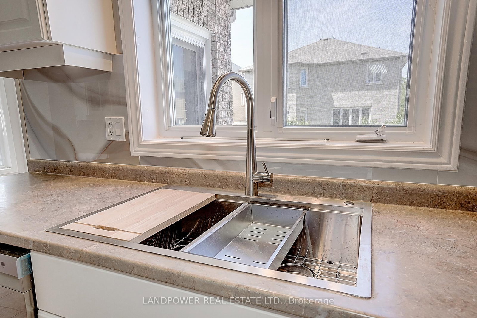 60 Valleyford Avenue • Richmond Hill, ON photo 13