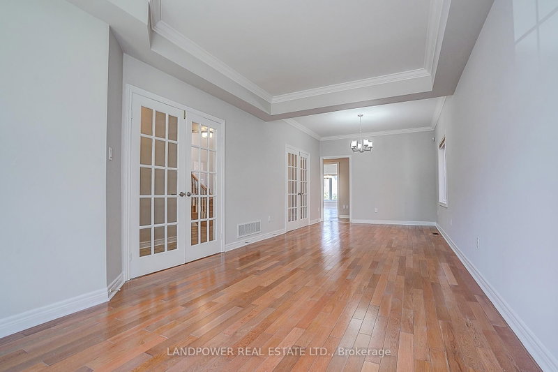 60 Valleyford Avenue