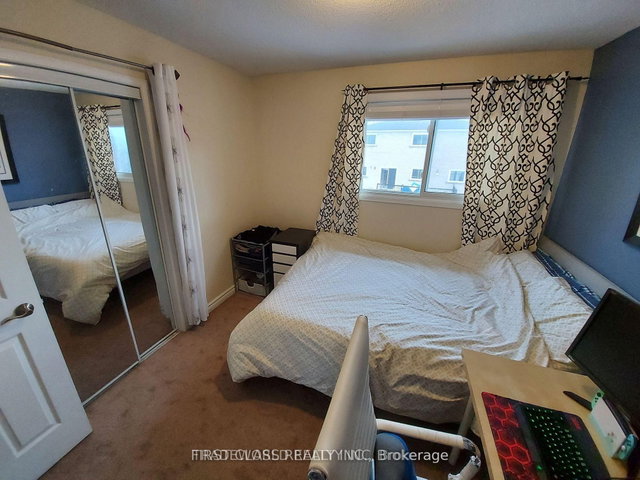 880 Leslie Valley Drive