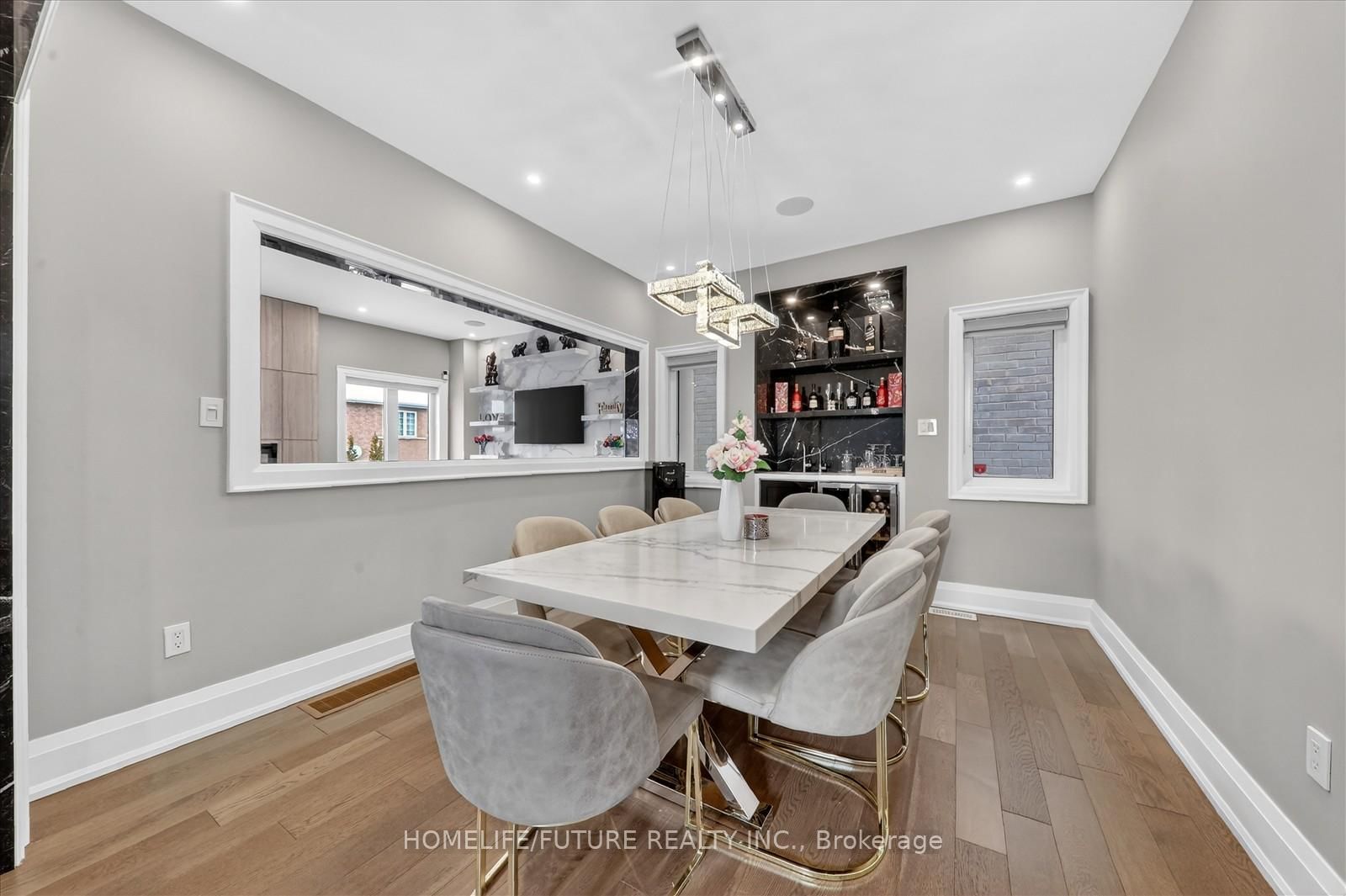 130 Tango Crescent • Newmarket, ON photo 8