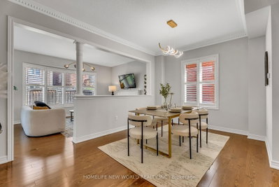 92 Estrella Crescent • Richmond Hill, ON photo 8