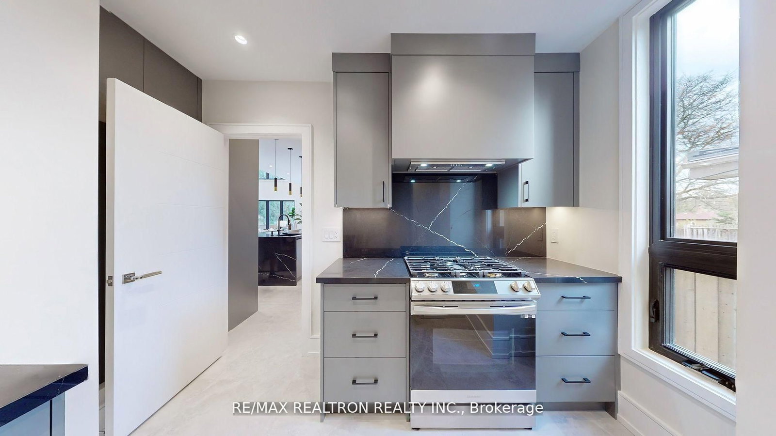 84 Murray Drive • Aurora, ON photo 15