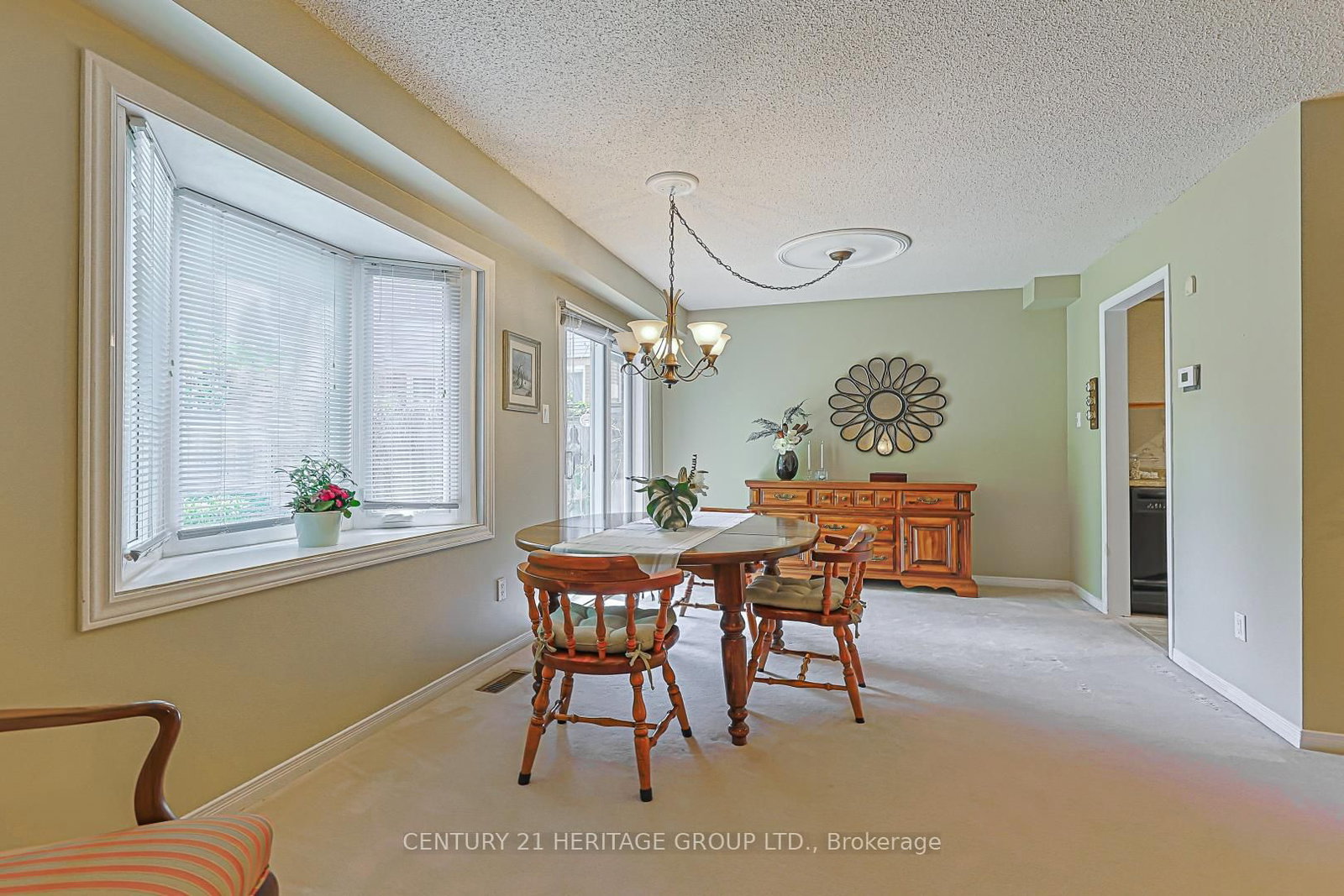 707 Caradonna Crescent • Newmarket, ON photo 11