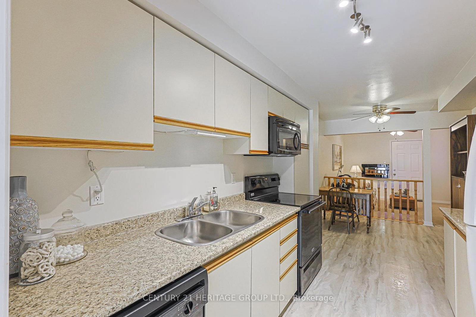 707 Caradonna Crescent • Newmarket, ON photo 16