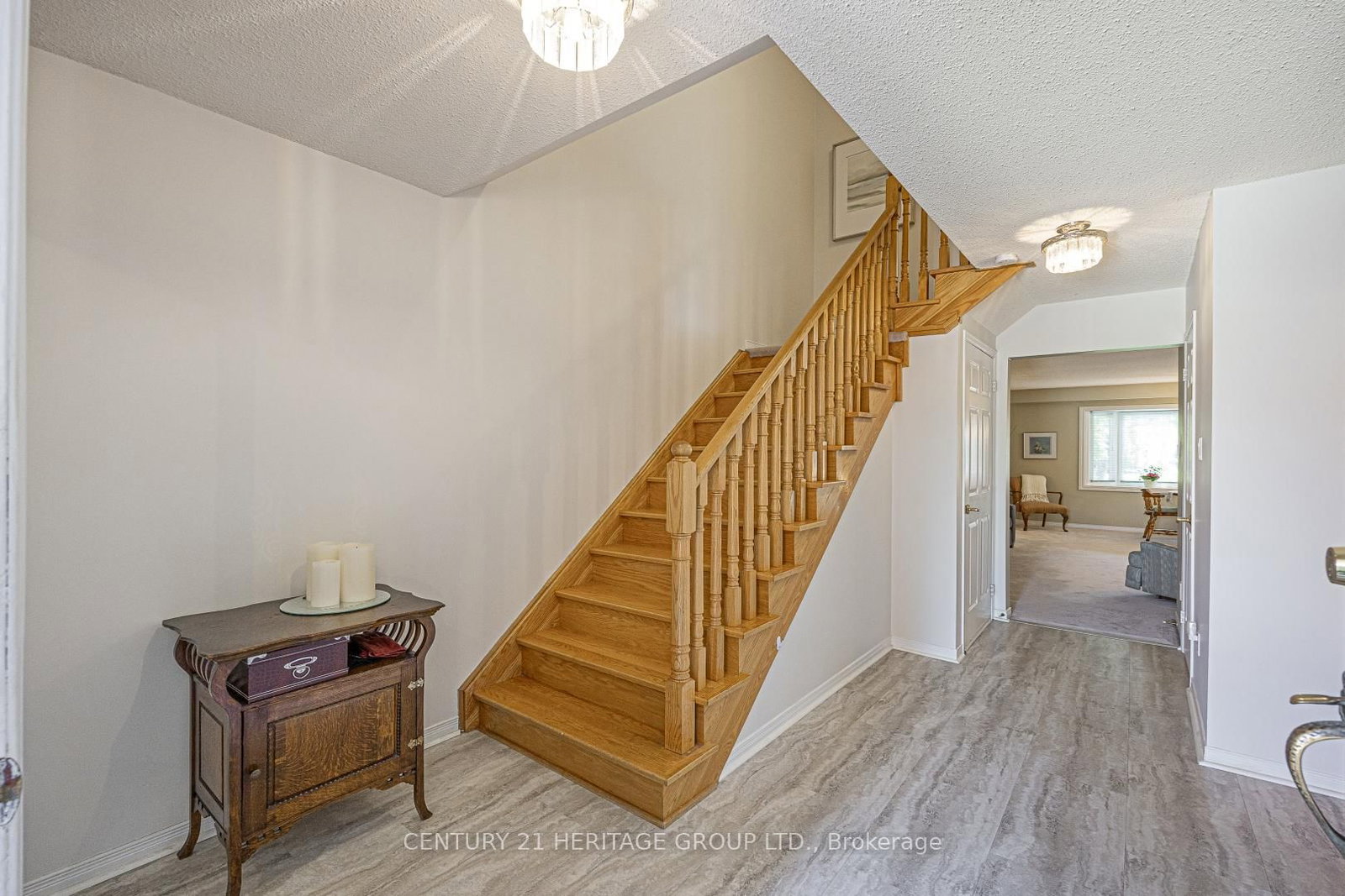 707 Caradonna Crescent • Newmarket, ON photo 2