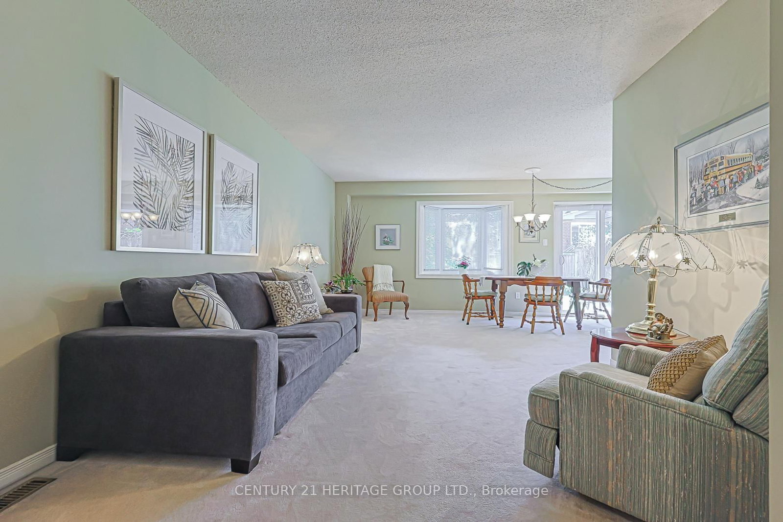 707 Caradonna Crescent • Newmarket, ON photo 7
