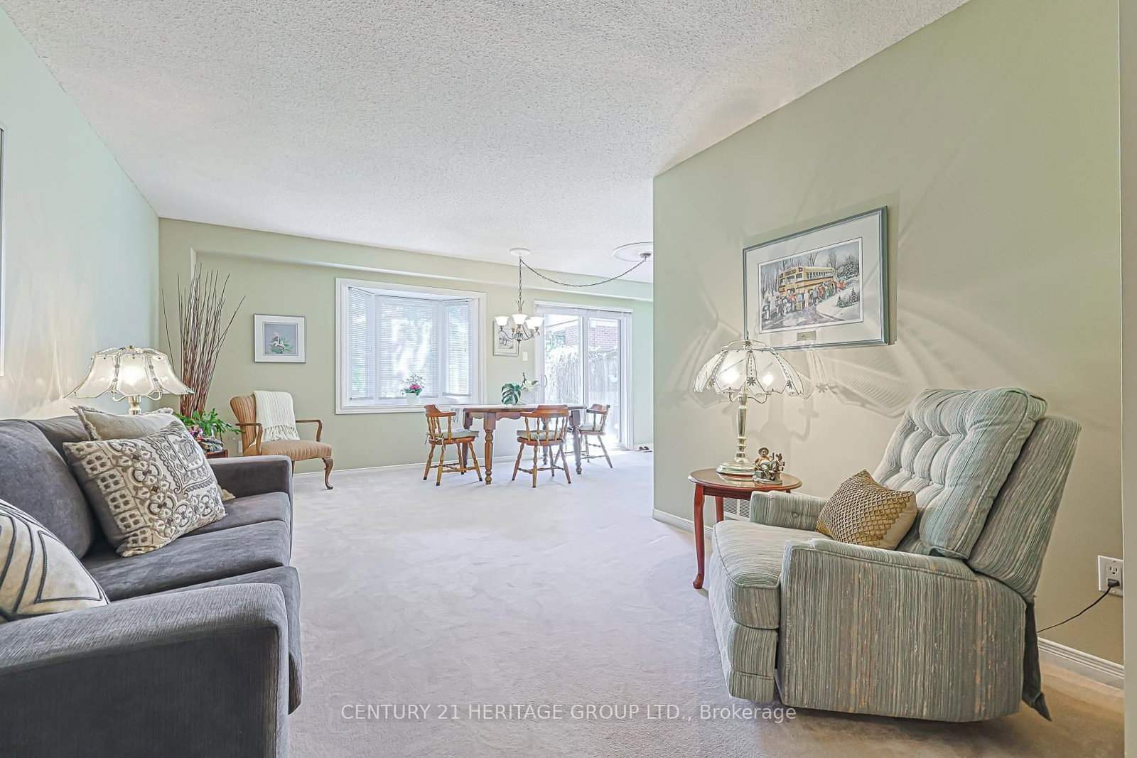 707 Caradonna Crescent • Newmarket, ON photo 8