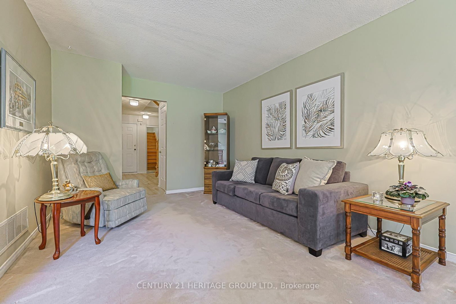 707 Caradonna Crescent • Newmarket, ON photo 9