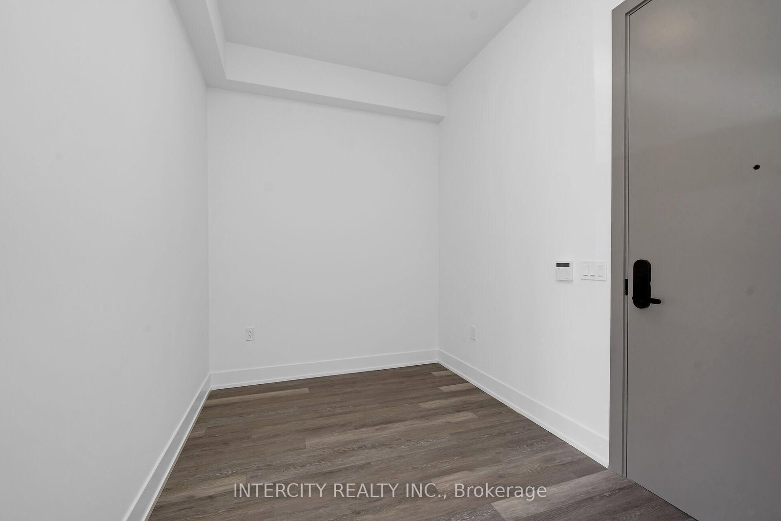 2075 King Road • #105 • King, ON photo 10