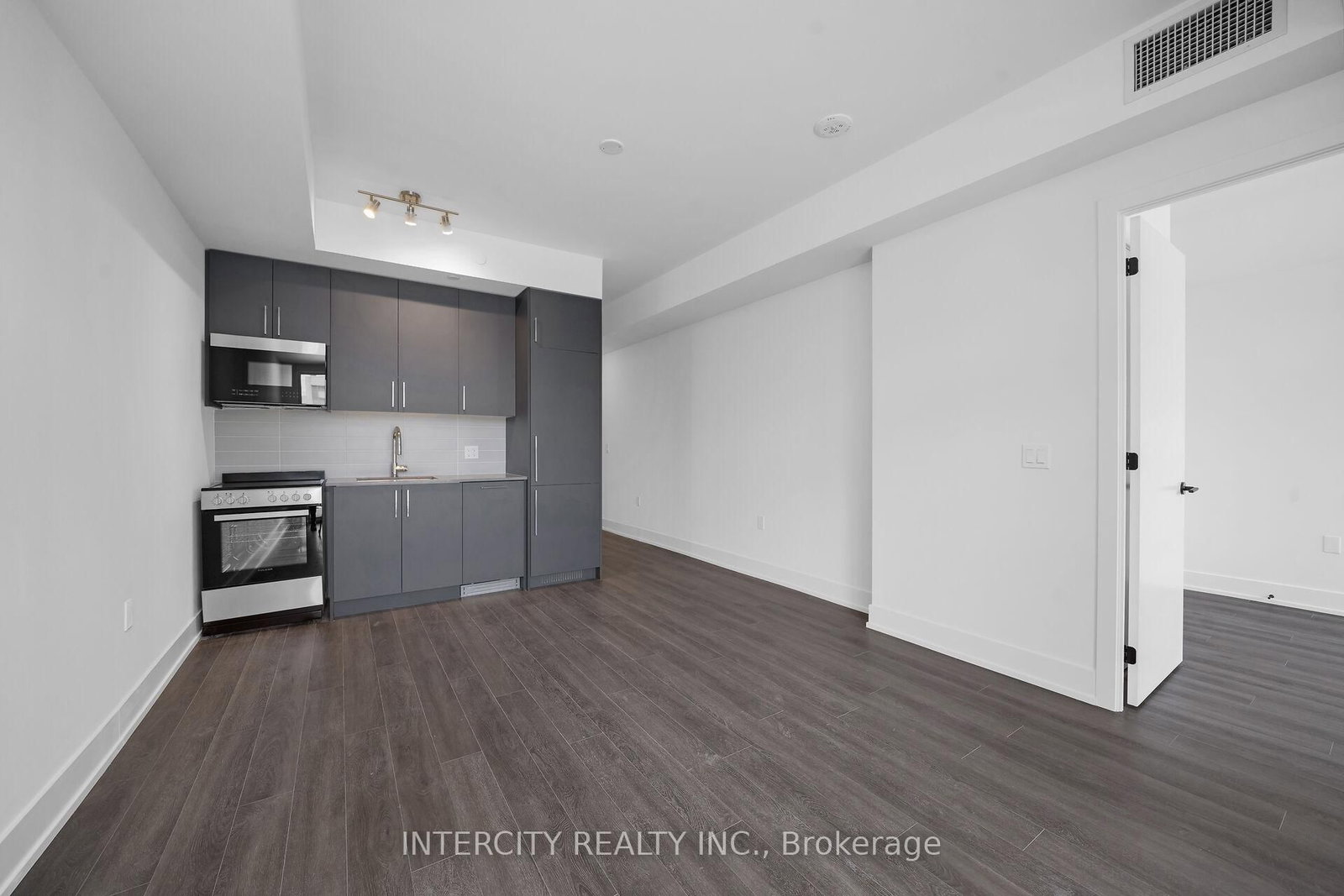 2075 King Road • #215 • King, ON photo 14
