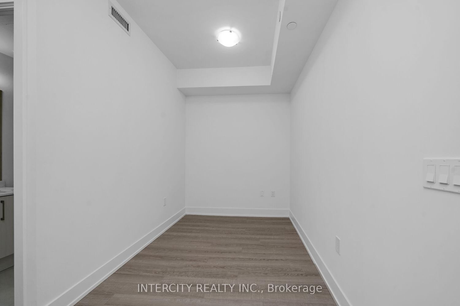 2075 King Road • #312 • King, ON photo 10