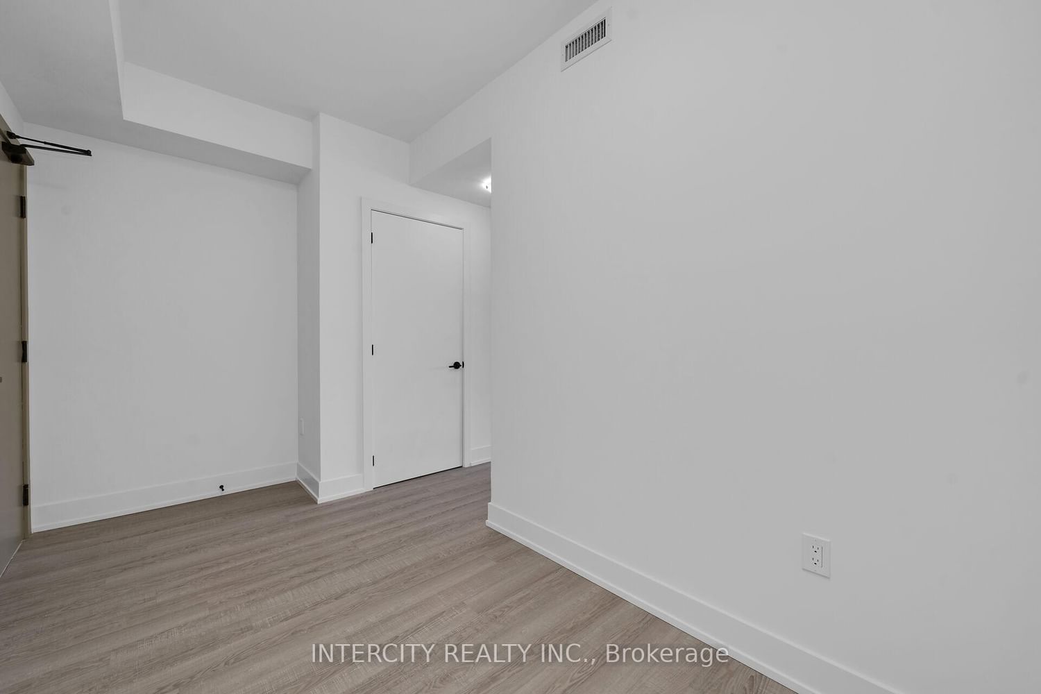 2075 King Road • #312 • King, ON photo 11