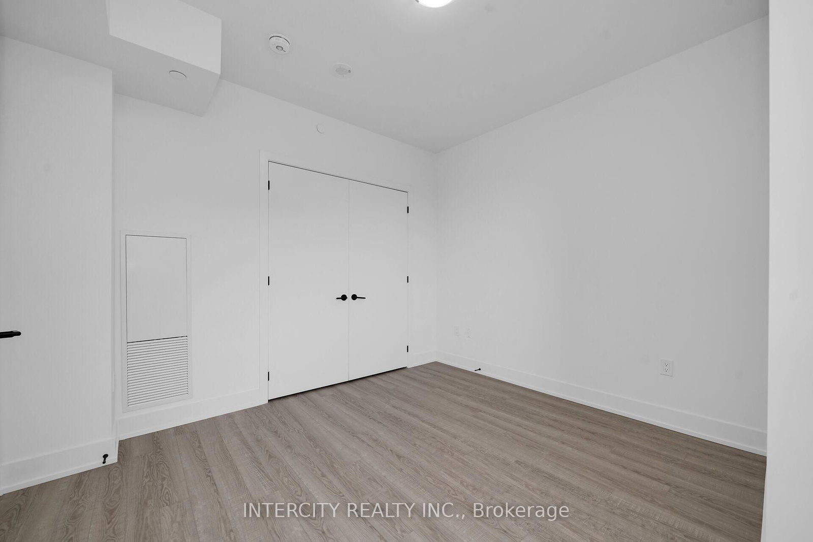 2075 King Road • #312 • King, ON photo 18