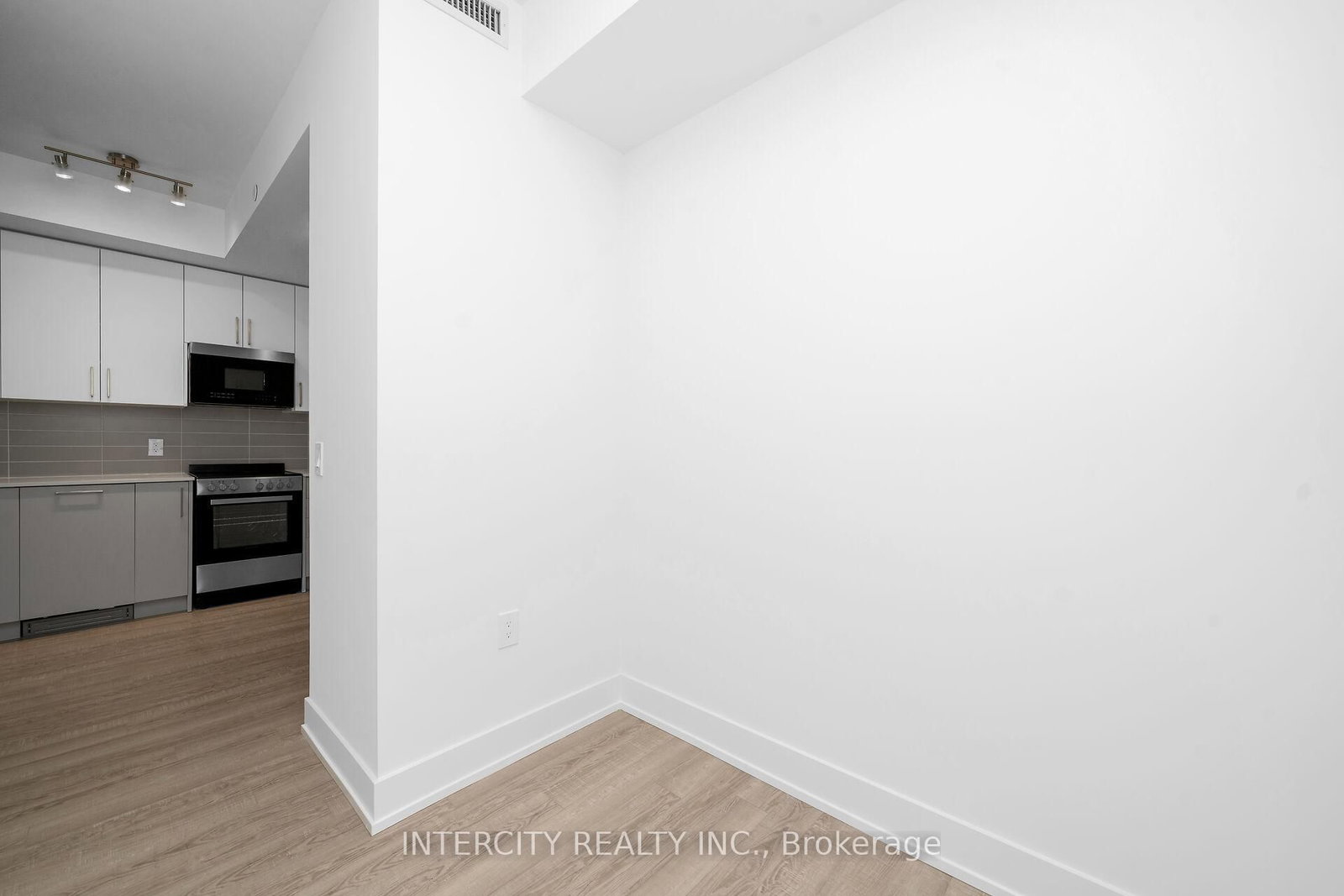 2075 King Road • #431 • King, ON photo 12
