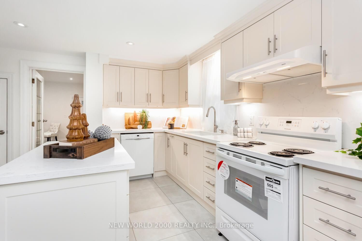 8071 Kipling Ave, Vaughan, view 17