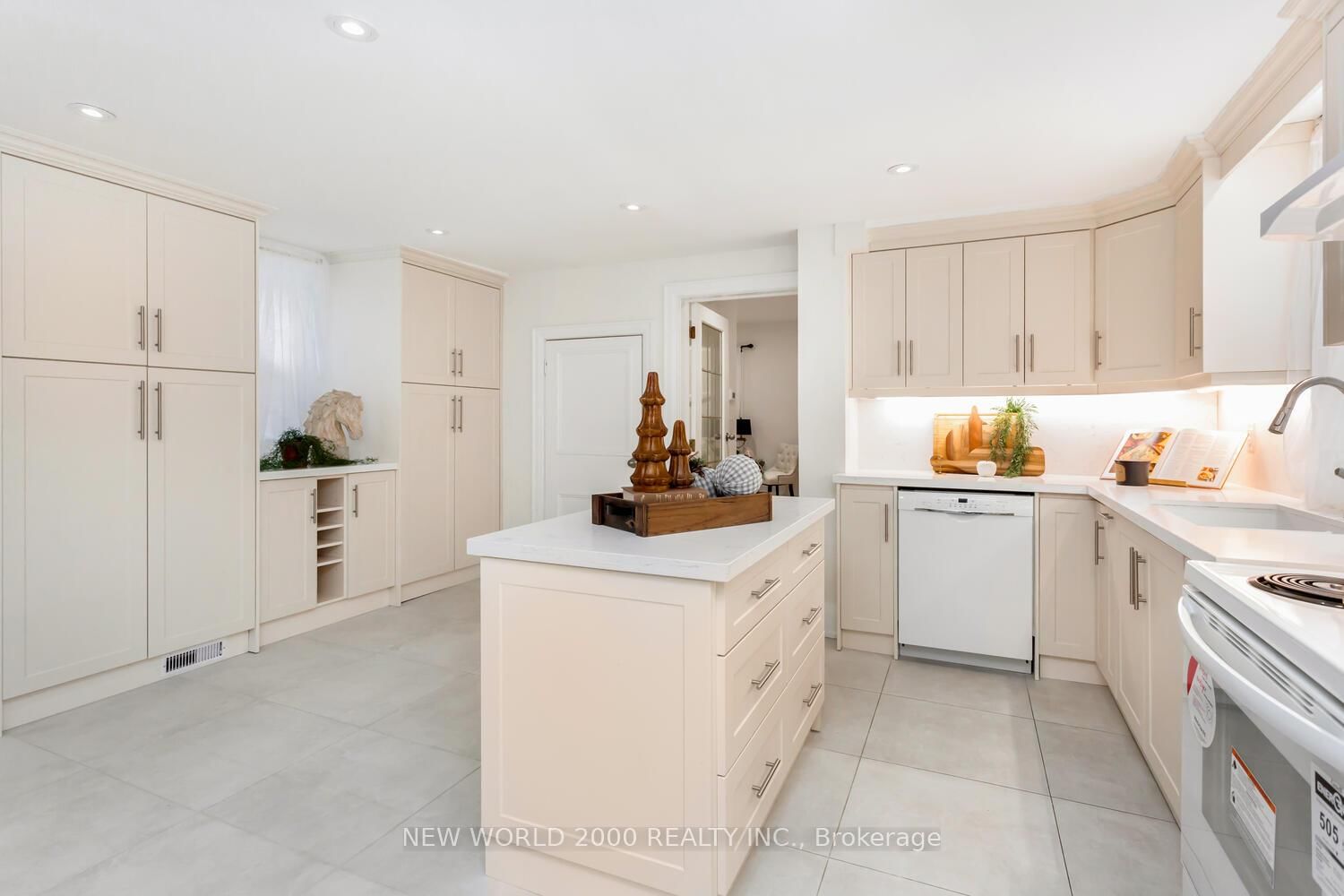 8071 Kipling Ave, Vaughan, view 18