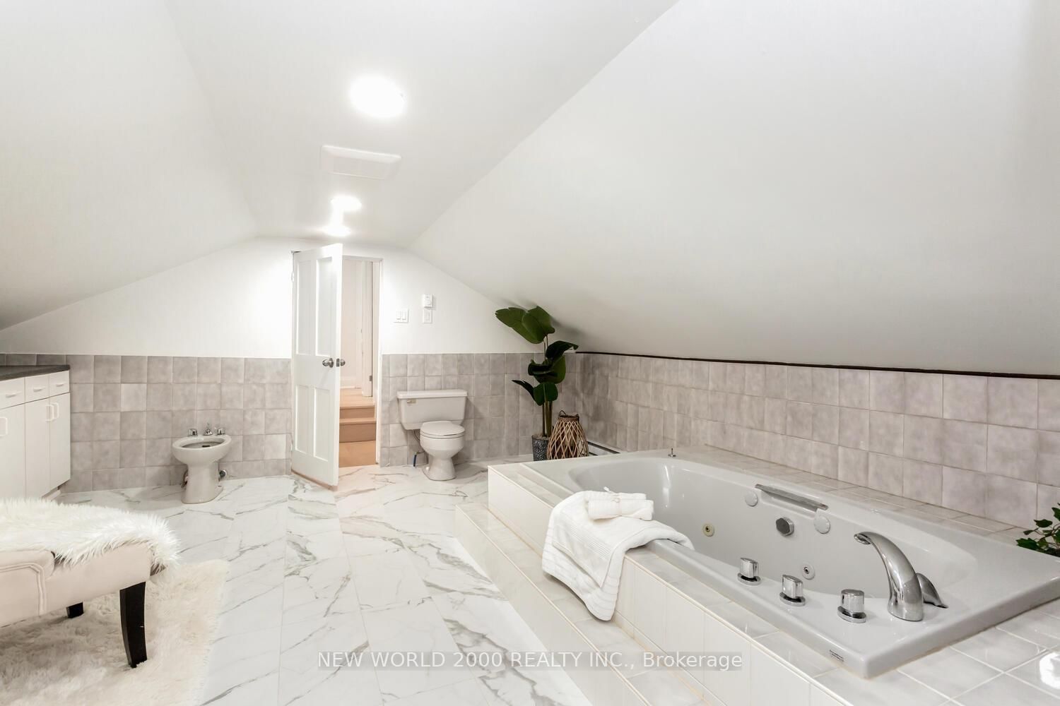 8071 Kipling Ave, Vaughan, view 35