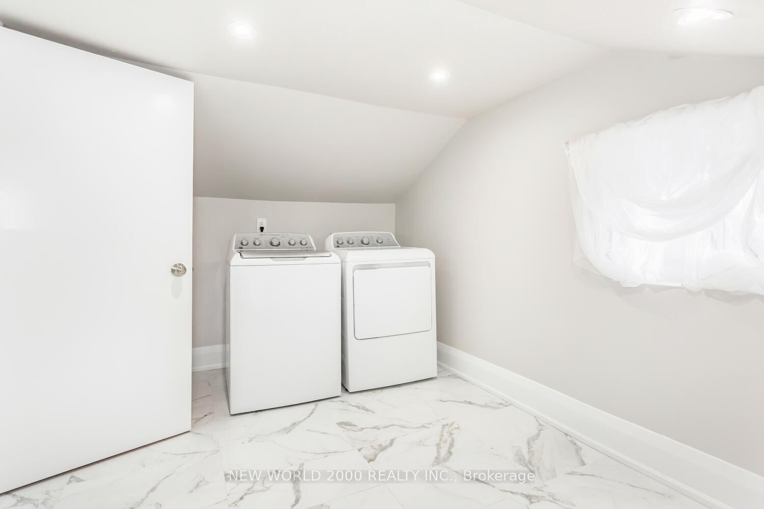 8071 Kipling Ave, Vaughan, view 38