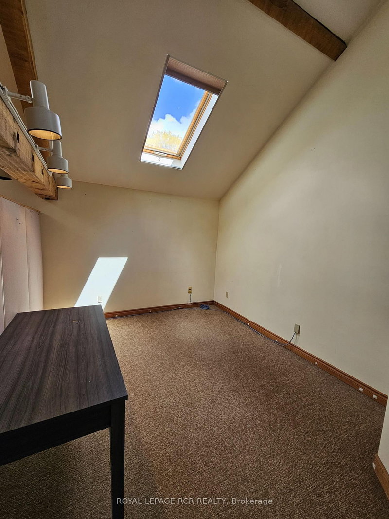 411 Queen St photo 5