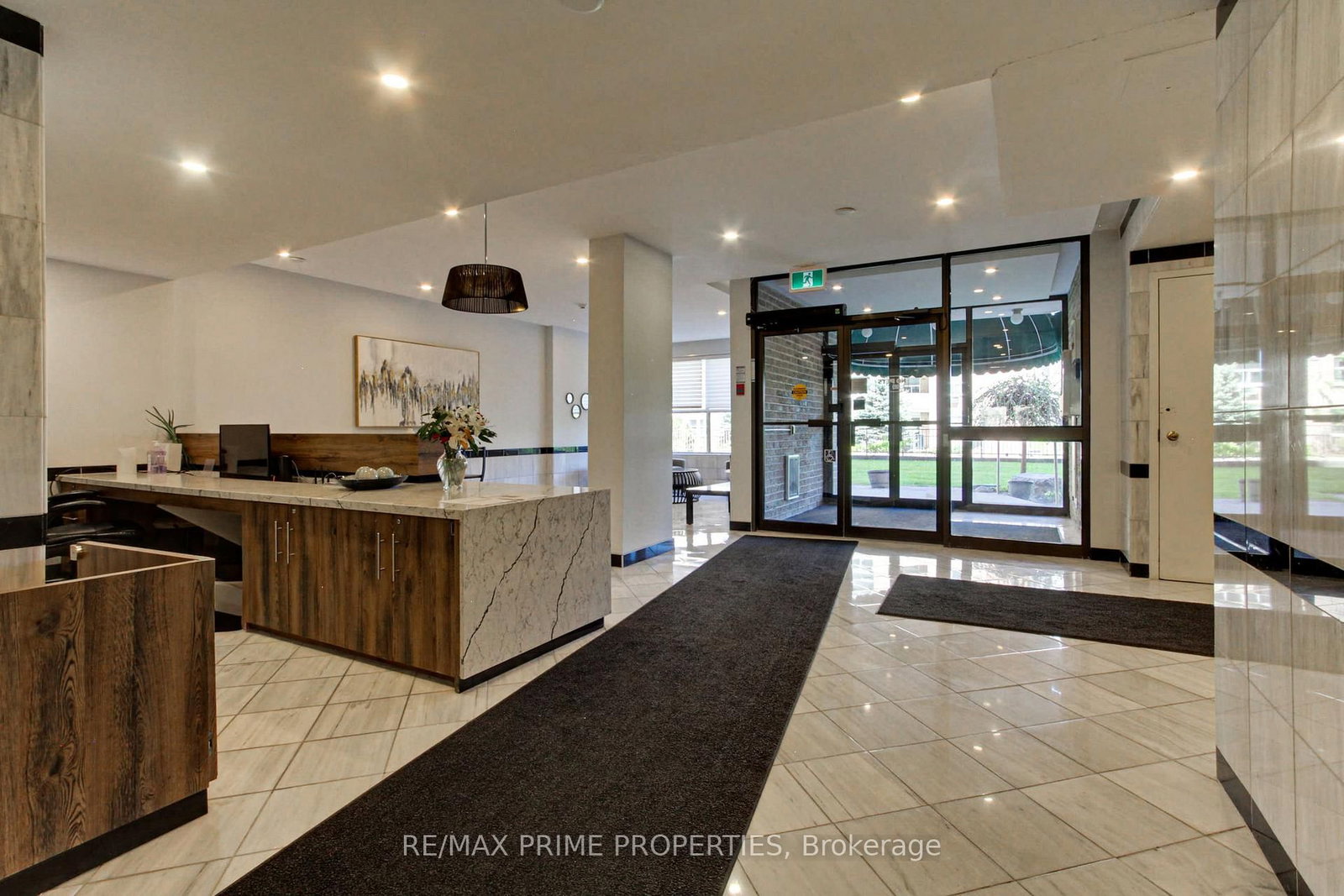 250 Davis Drive • #603 • Newmarket, ON photo 3