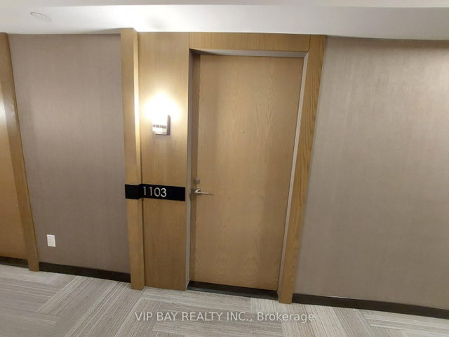 1103 - 18 Uptown Drive